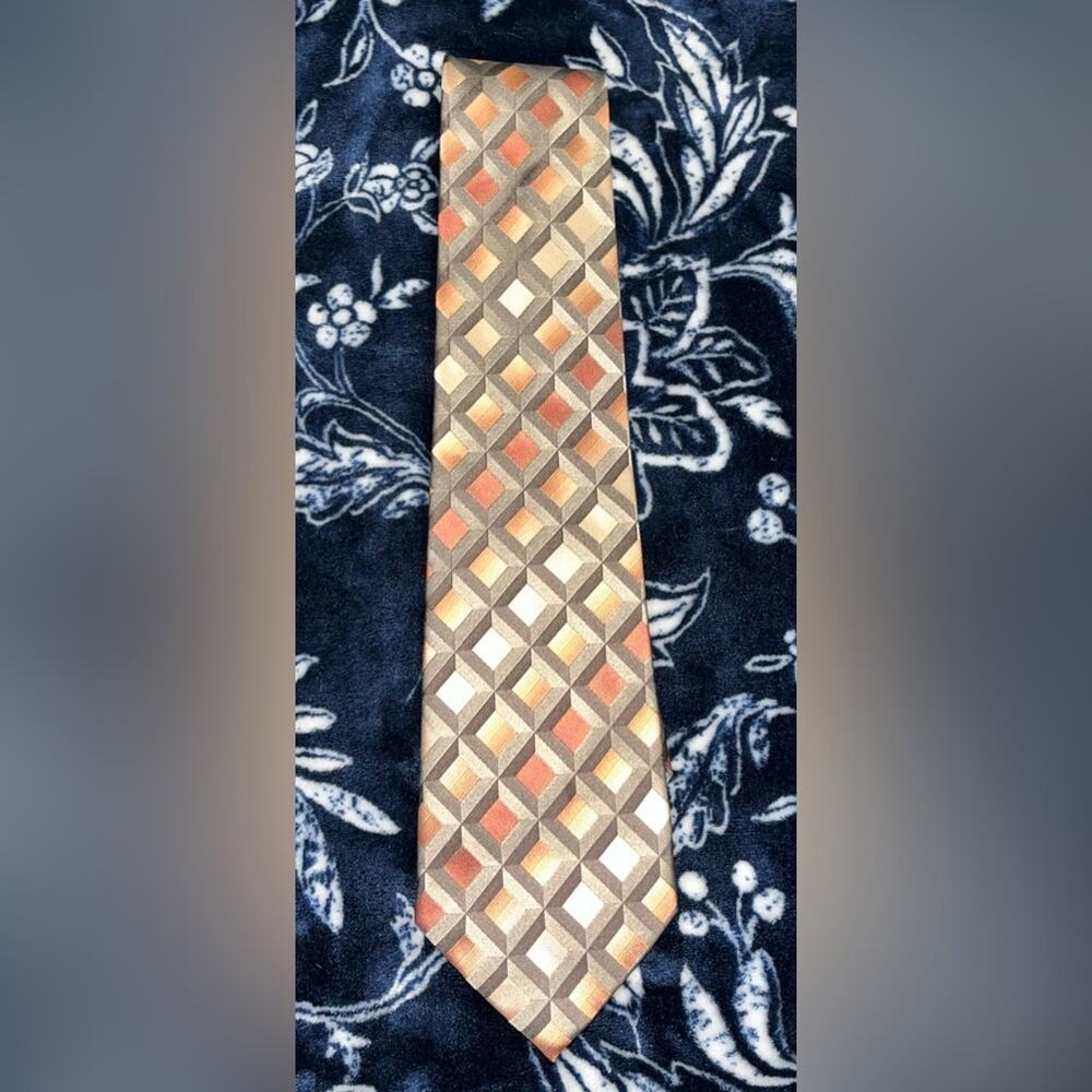 Arrow 100% Silk Geometric Design Necktie